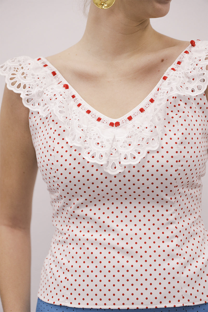 Camisa blanca lunar rojo